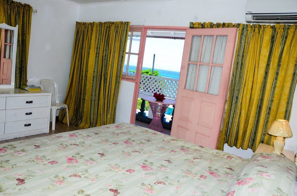 Marine View Hotel Ocho Rios Exterior foto