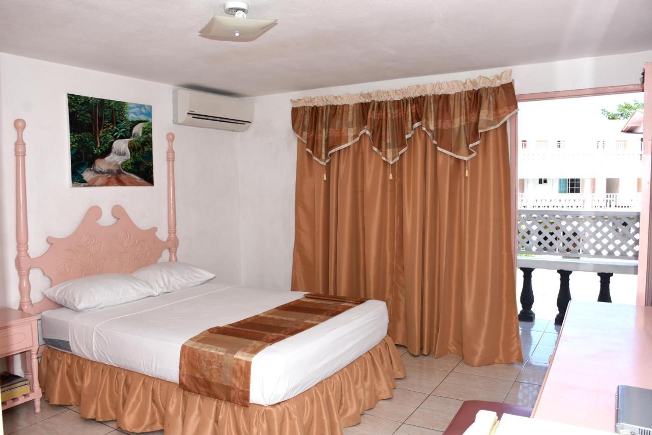 Marine View Hotel Ocho Rios Exterior foto
